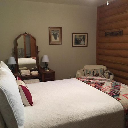 Canyon Wren Bed And Breakfast Bluff Exterior photo